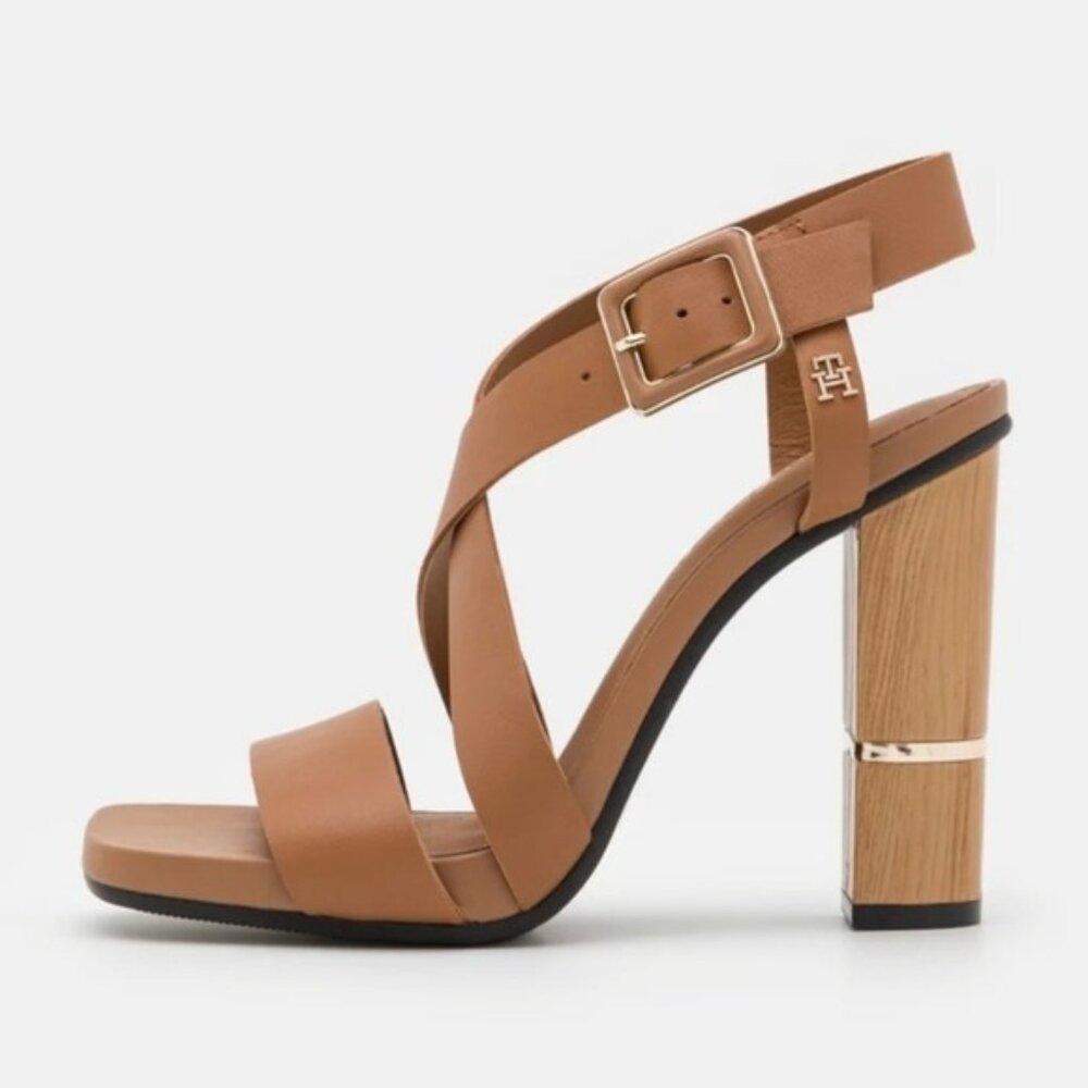 Tommy Hilfiger Women Size 8 Brown Leather Block Heel Ankle Strap Sandals